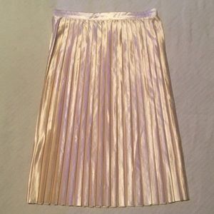 Beautiful Cream Pleated Skirt - Size Medium
